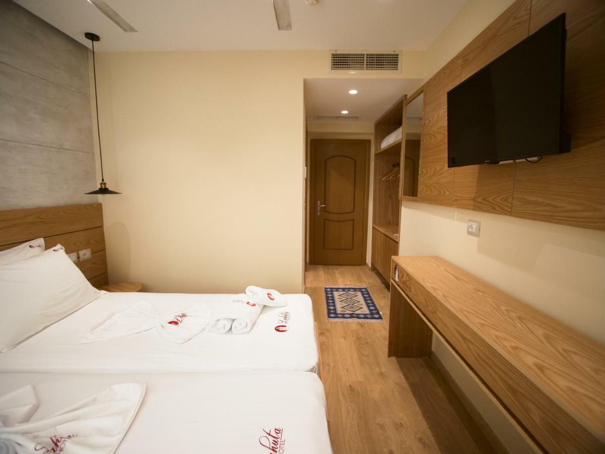 Hotel Lahuta Bajram Curri Exteriér fotografie